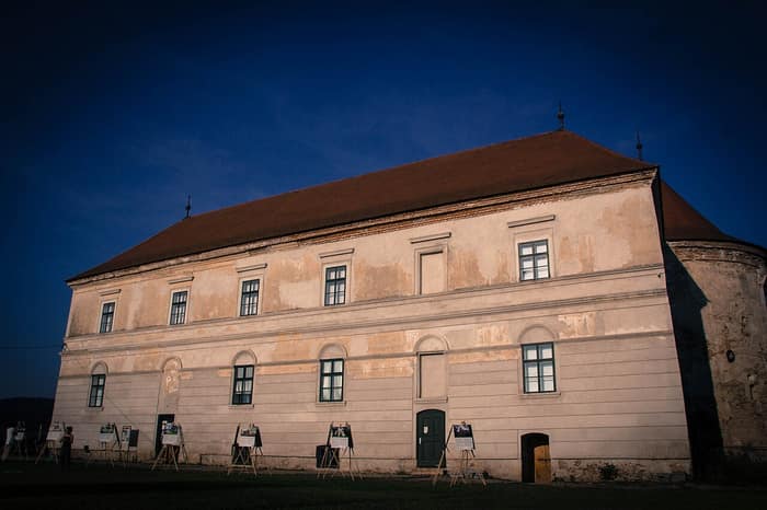 Le château Bánffy de Bonțida par une chaude journée d’été