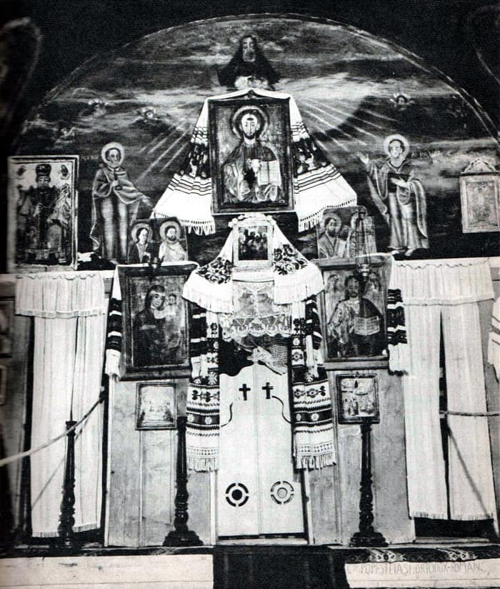 Autel de l’ancienne église en bois de Nicula