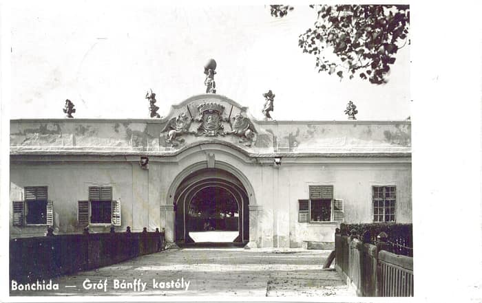 L’entrée principale du château Bánffy en 1940