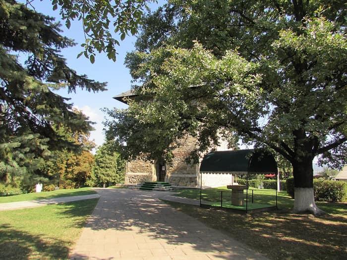 Chiesa di Borzești, vista 1