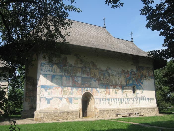 L’église d’Arbore, église peinte de la Décollation de saint Jean-Baptiste