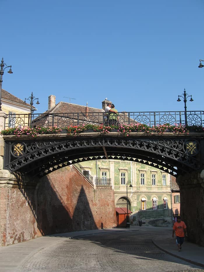 Le pont des Mensonges avec des visiteurs