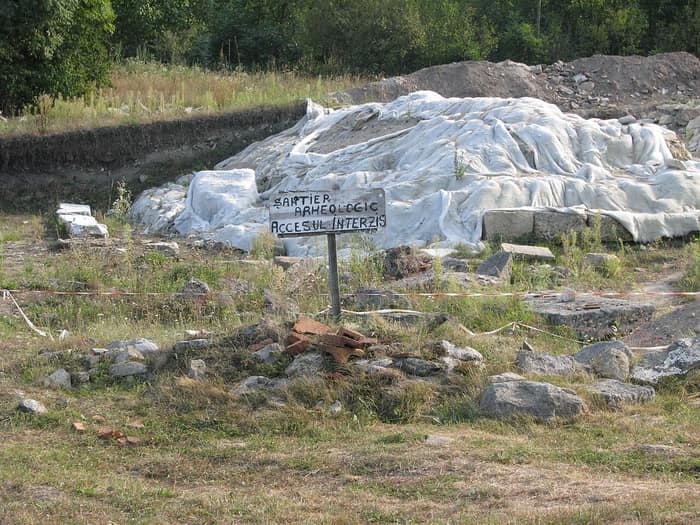 Le site archéologique de la Colonia Dacica Sarmizegetusa pendant les fouilles