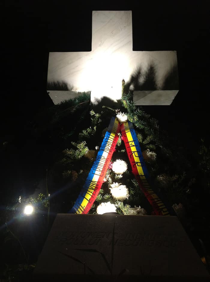 Croix commémorative au mausolée des Héros de Mărășești