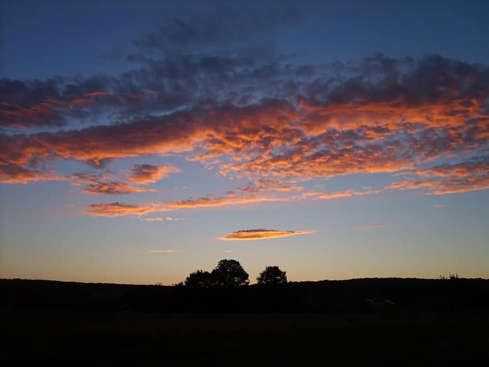 Le paysage autour du monastère de Dragomirna au coucher du soleil