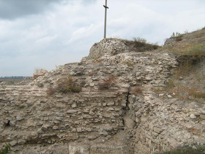 Ruines de la forteresse romaine de Noviodunum près d’Isaccea, seconde vue
