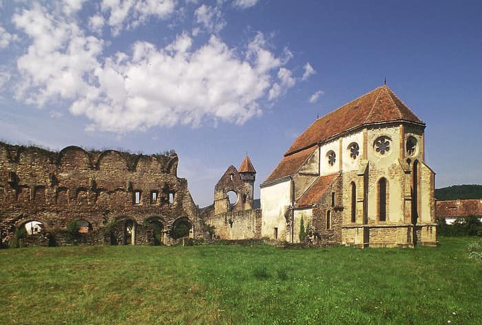 L’ancienne abbaye cistercienne de Cârța (Kerz)