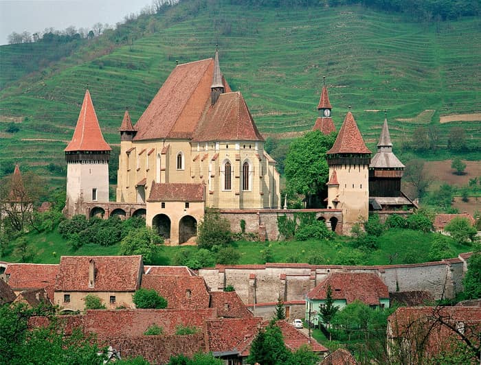 Die Kirchenburg von Birthälm (Biertan) auf ihrem Hügel