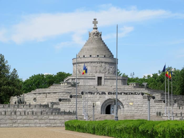 Il Mausoleo degli Eroi di Mărășești