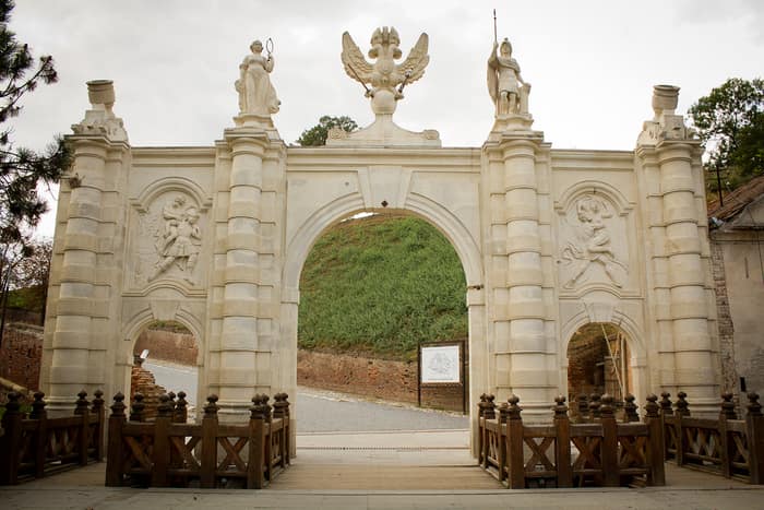 La porte I de la citadelle d’Alba Carolina à Alba Iulia, vue de l’extérieur