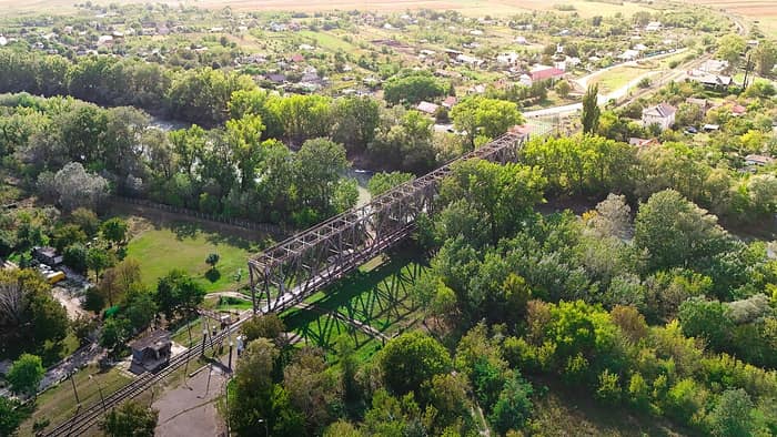Il ponte Eiffel sul Prut al confine tra Romania e Moldavia