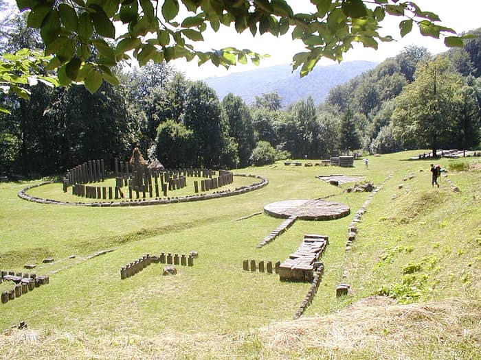 Vestiges des sanctuaires de Sarmizegetusa Regia