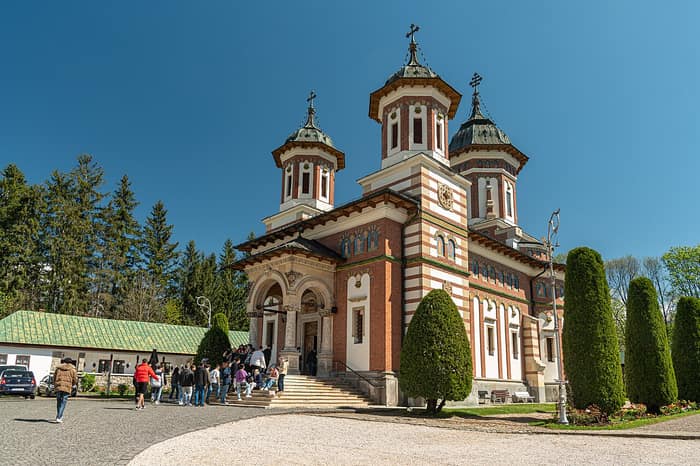 Le monastère de Sinaia dans la vallée de la Prahova
